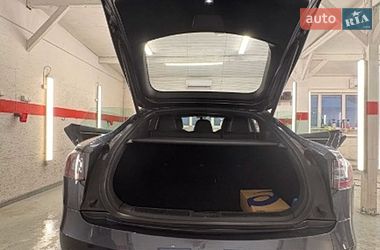 Ліфтбек Tesla Model S 2018 в Львові