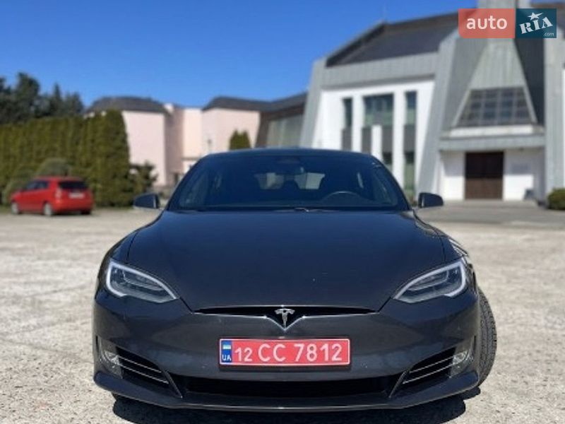 Ліфтбек Tesla Model S 2018 в Львові