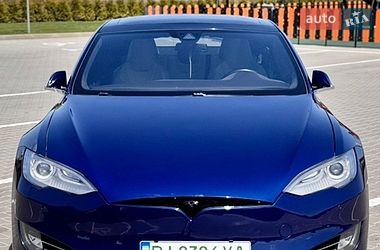 Лифтбек Tesla Model S 2015 в Виннице