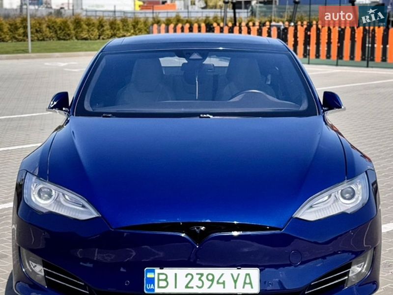 Лифтбек Tesla Model S 2015 в Виннице