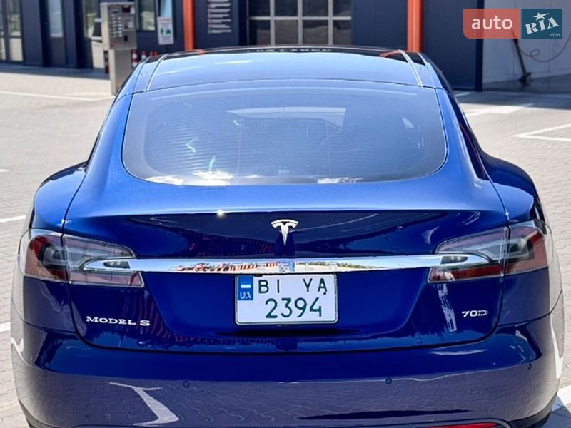 Лифтбек Tesla Model S 2015 в Виннице