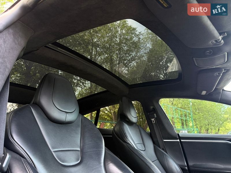 Ліфтбек Tesla Model S 2017 в Івано-Франківську