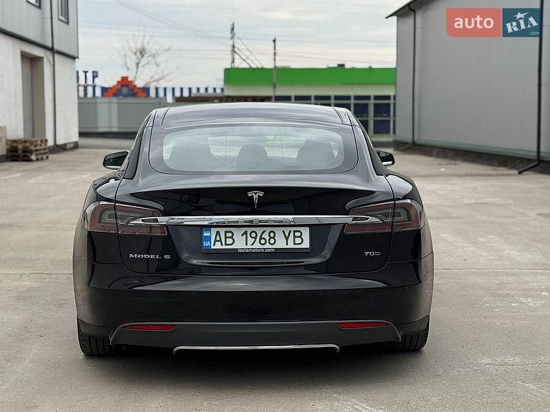 Ліфтбек Tesla Model S 2015 в Вінниці
