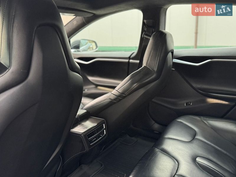 Ліфтбек Tesla Model S 2015 в Вінниці