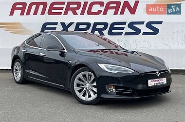 Ліфтбек Tesla Model S 2016 в Києві