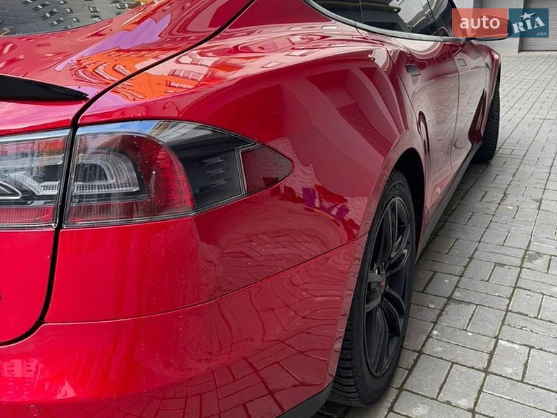 Ліфтбек Tesla Model S 2014 в Черкасах