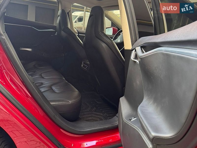 Ліфтбек Tesla Model S 2014 в Черкасах