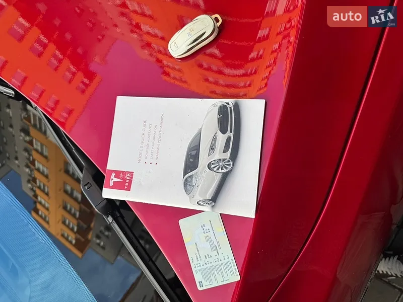 Ліфтбек Tesla Model S 2014 в Черкасах документ