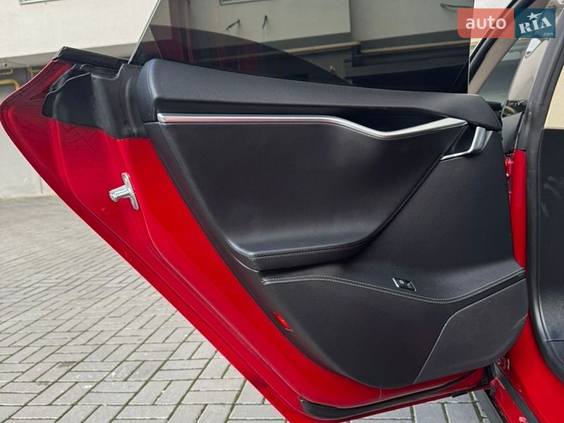 Ліфтбек Tesla Model S 2014 в Черкасах