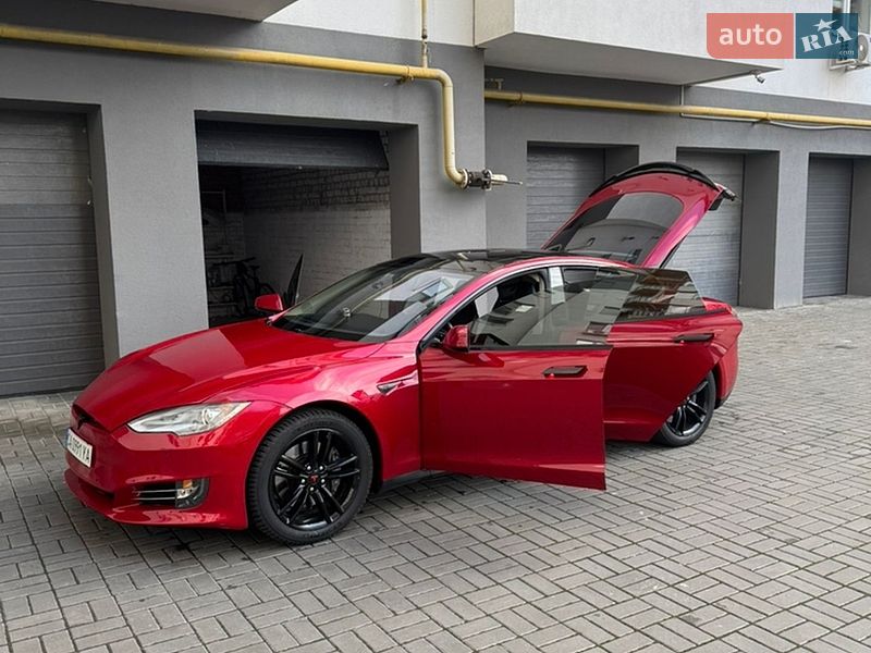 Ліфтбек Tesla Model S 2014 в Черкасах