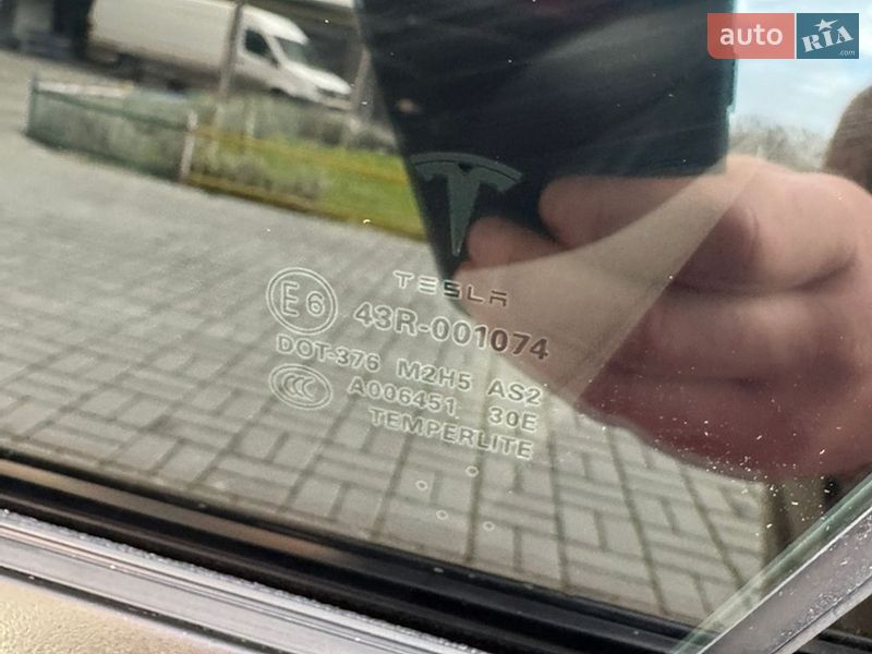 Ліфтбек Tesla Model S 2014 в Черкасах
