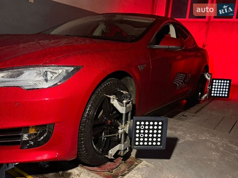 Ліфтбек Tesla Model S 2014 в Черкасах