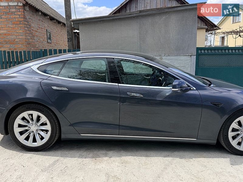 Лифтбек Tesla Model S 2017 в Киеве