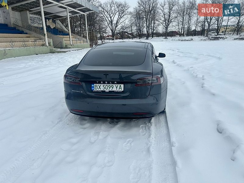 Ліфтбек Tesla Model S 2016 в Городку