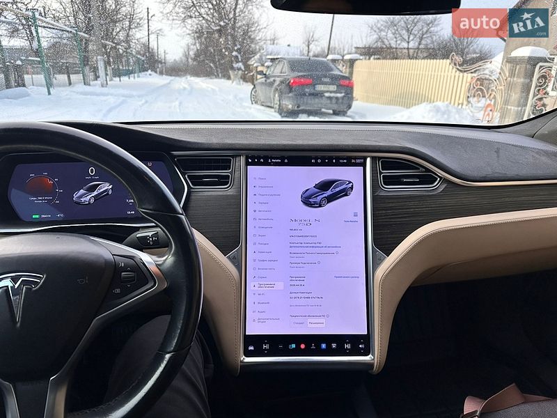 Ліфтбек Tesla Model S 2016 в Городку