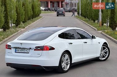 Лифтбек Tesla Model S 2015 в Киеве