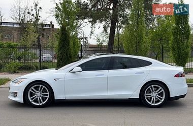 Лифтбек Tesla Model S 2015 в Киеве