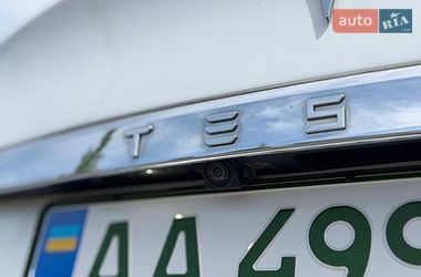 Лифтбек Tesla Model S 2015 в Киеве
