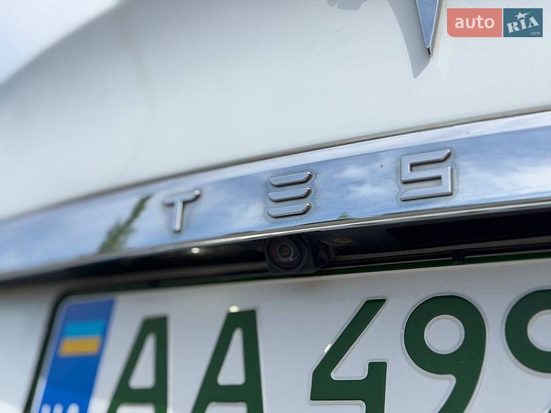 Лифтбек Tesla Model S 2015 в Киеве