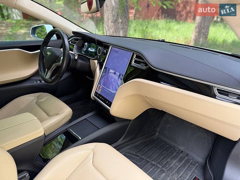Лифтбек Tesla Model S 2015 в Киеве