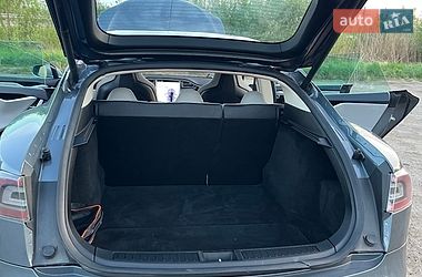 Лифтбек Tesla Model S 2013 в Львове