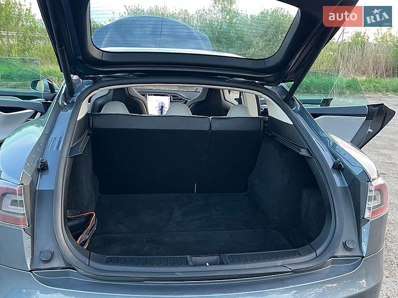 Лифтбек Tesla Model S 2013 в Львове