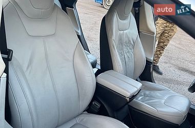 Лифтбек Tesla Model S 2013 в Львове