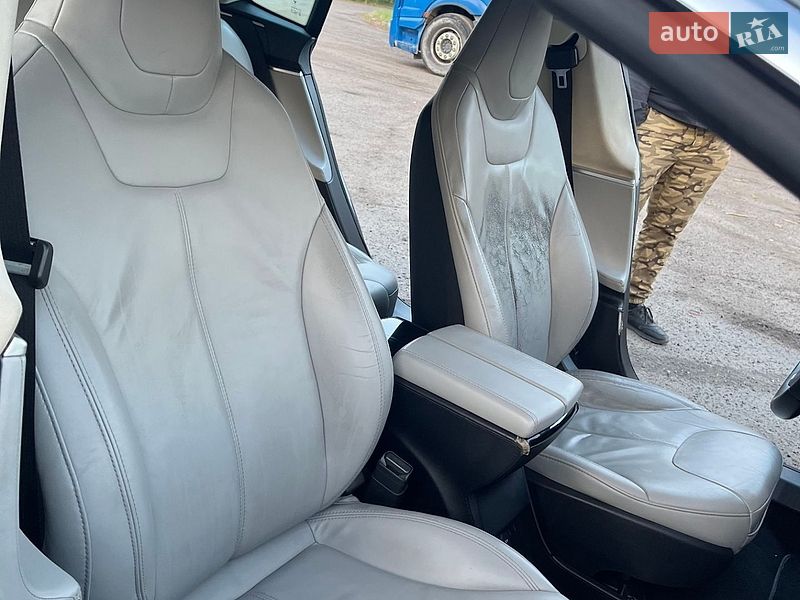 Лифтбек Tesla Model S 2013 в Львове