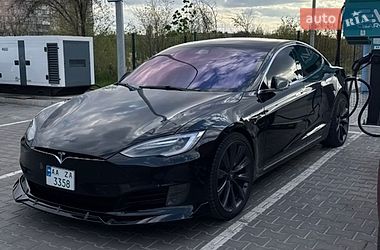Лифтбек Tesla Model S 2017 в Кривом Роге