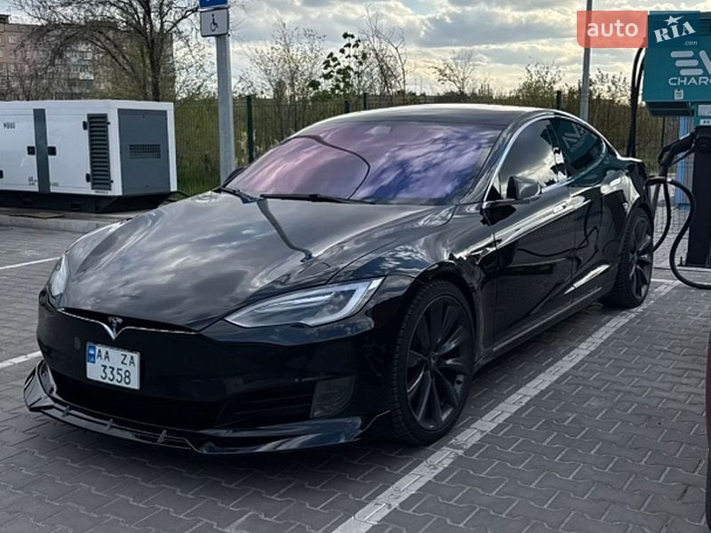 Лифтбек Tesla Model S 2017 в Кривом Роге