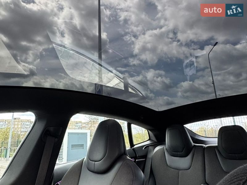 Лифтбек Tesla Model S 2017 в Кривом Роге
