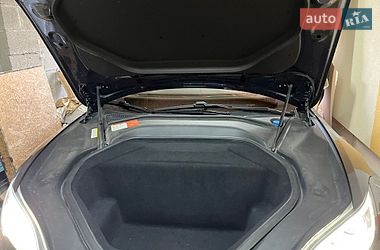 Ліфтбек Tesla Model S 2015 в Львові