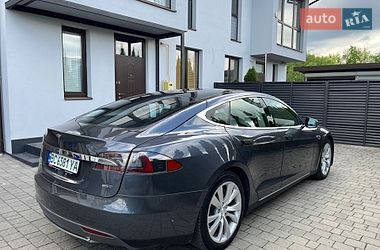 Ліфтбек Tesla Model S 2015 в Львові