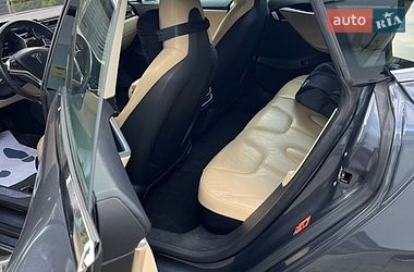 Ліфтбек Tesla Model S 2015 в Львові
