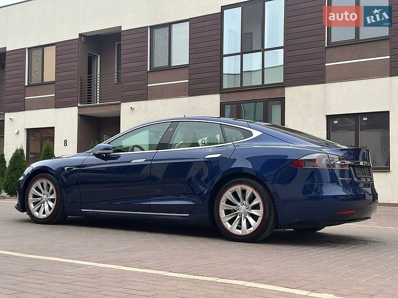 Ліфтбек Tesla Model S 2017 в Одесі