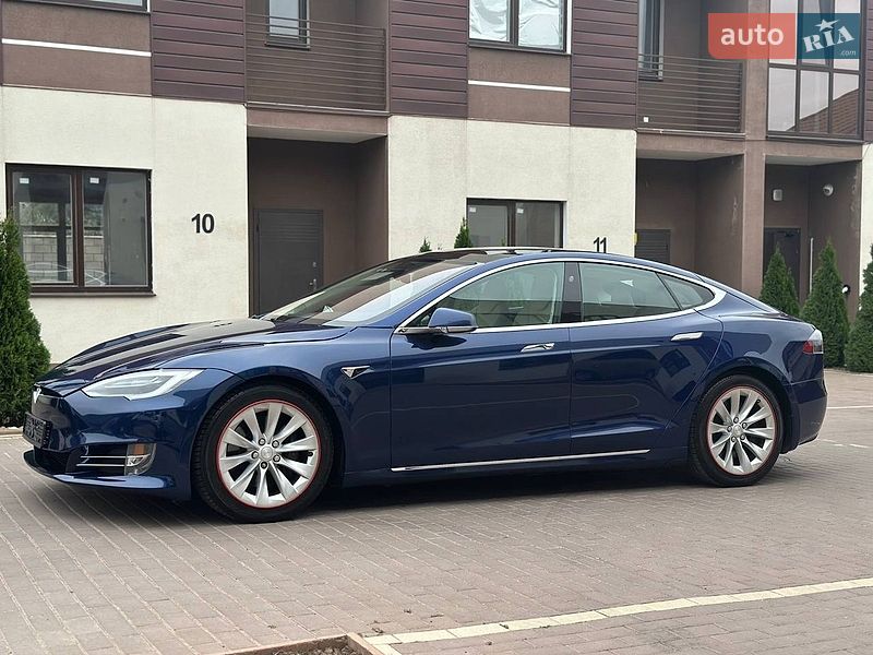 Ліфтбек Tesla Model S 2017 в Одесі