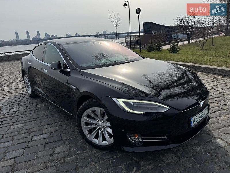 Лифтбек Tesla Model S 2017 в Киеве