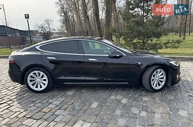 Лифтбек Tesla Model S 2017 в Киеве