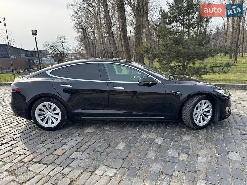 Лифтбек Tesla Model S 2017 в Киеве