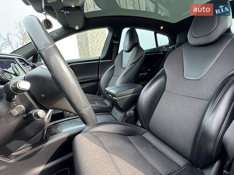 Лифтбек Tesla Model S 2017 в Киеве