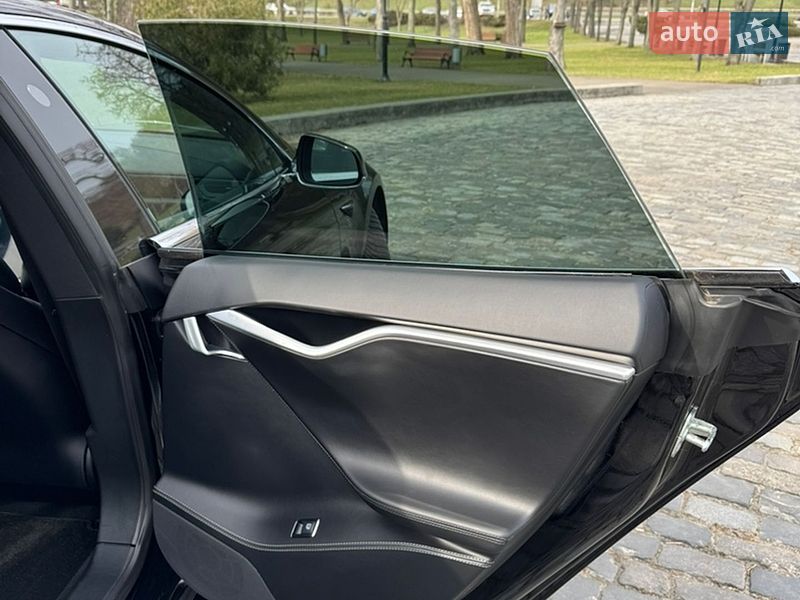 Лифтбек Tesla Model S 2017 в Киеве