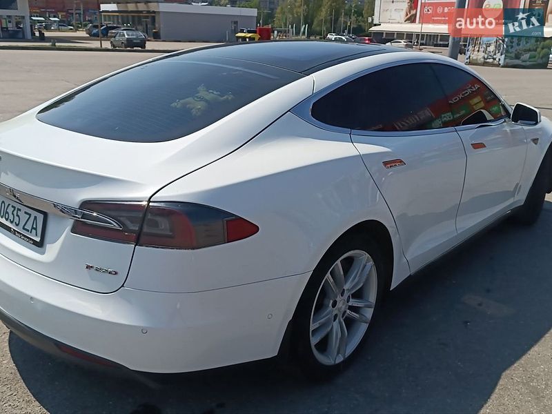 Лифтбек Tesla Model S 2014 в Харькове