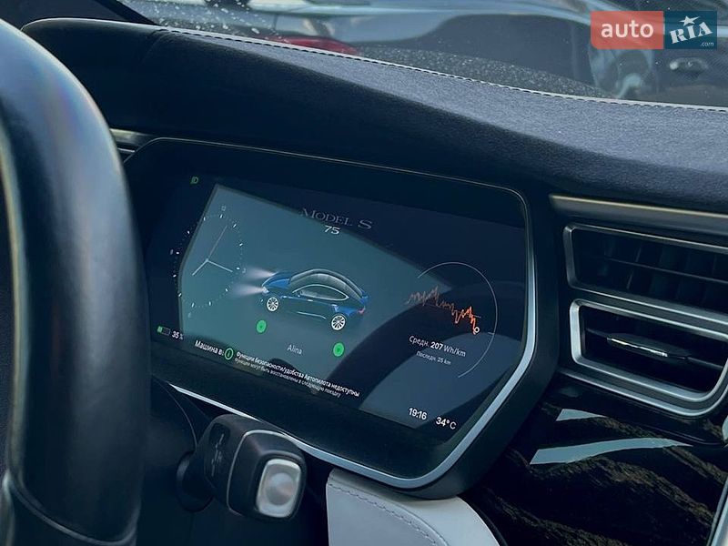 Ліфтбек Tesla Model S 2017 в Тернополі