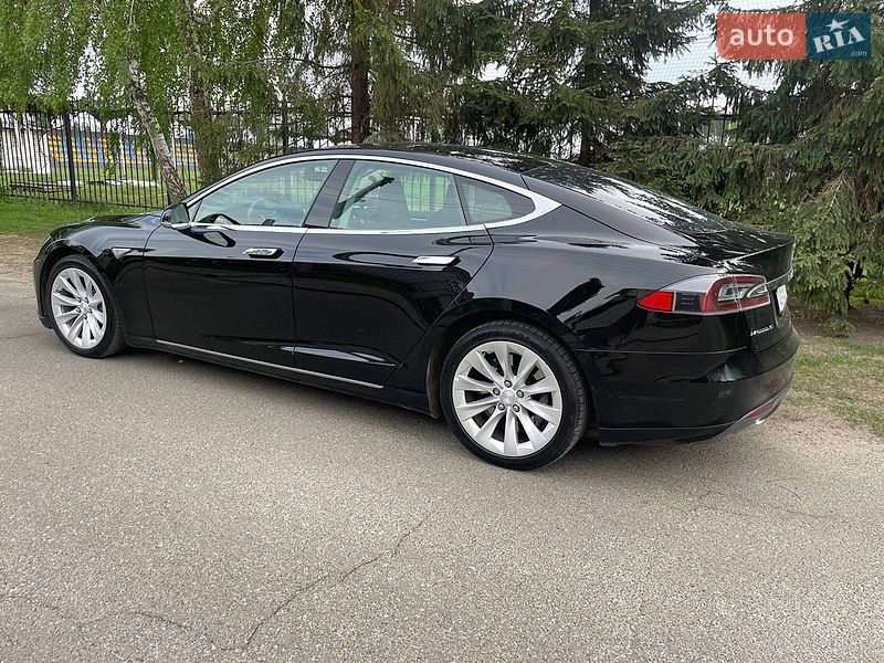 Ліфтбек Tesla Model S 2014 в Києві