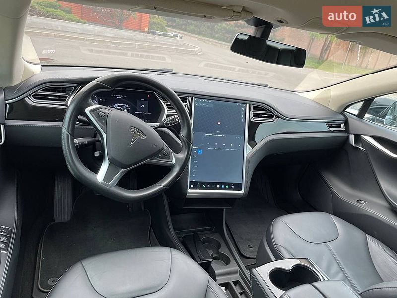 Ліфтбек Tesla Model S 2014 в Києві