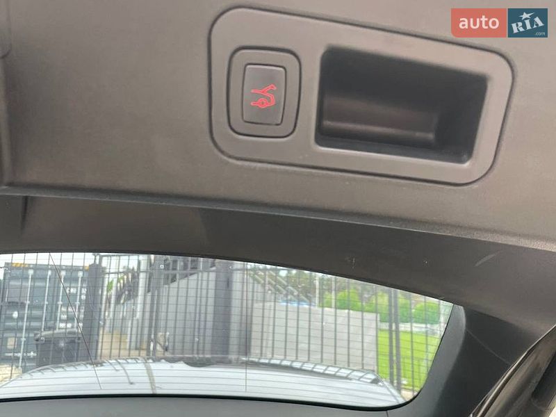 Ліфтбек Tesla Model S 2014 в Києві