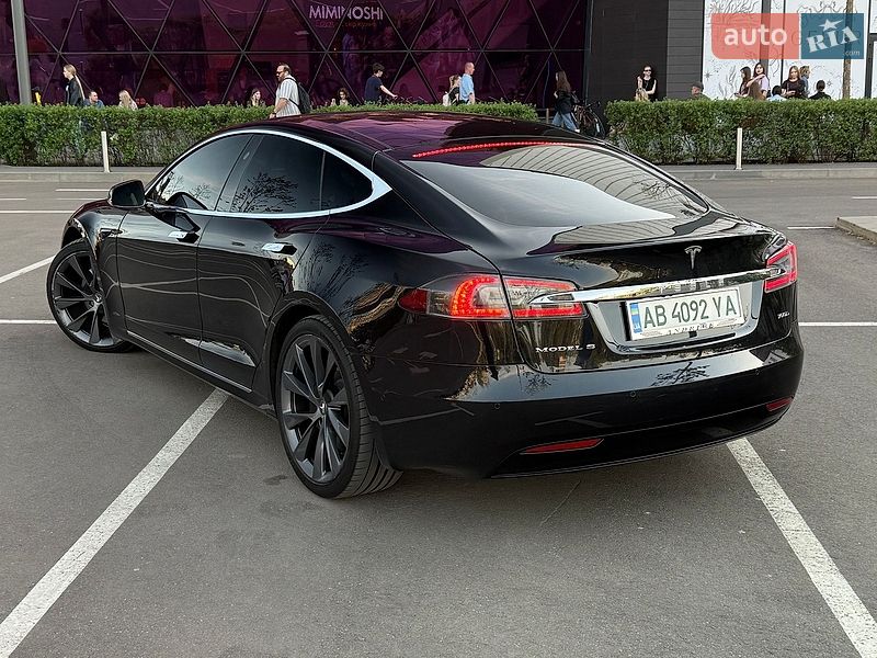 Лифтбек Tesla Model S 2018 в Киеве