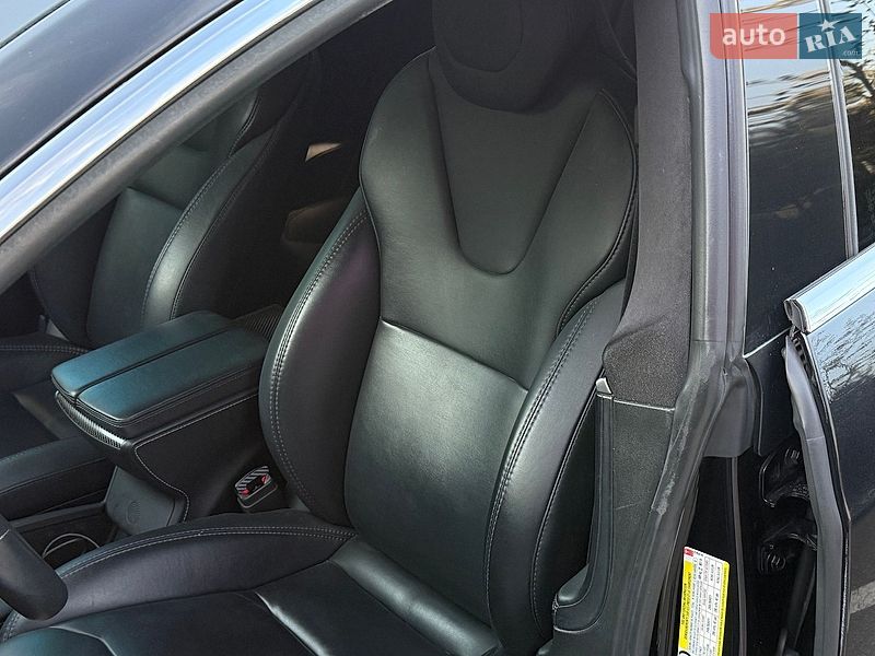 Лифтбек Tesla Model S 2018 в Киеве