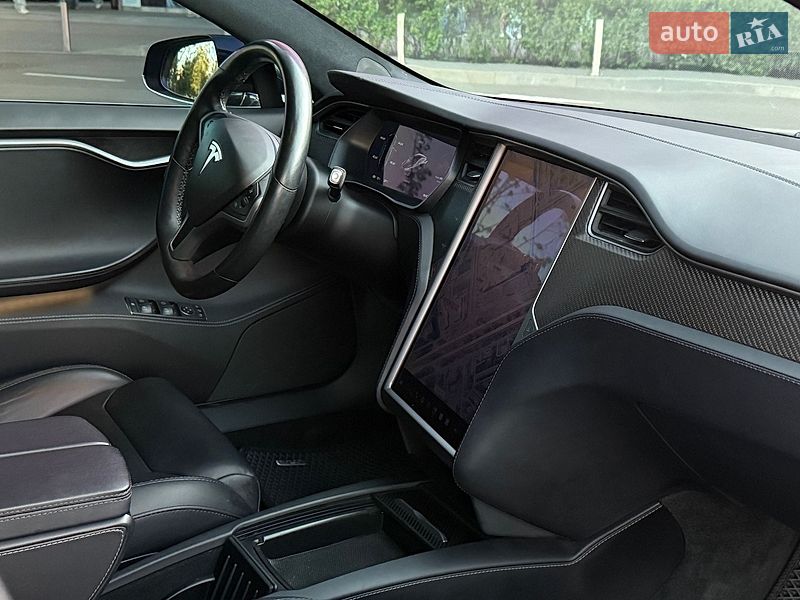 Лифтбек Tesla Model S 2018 в Киеве
