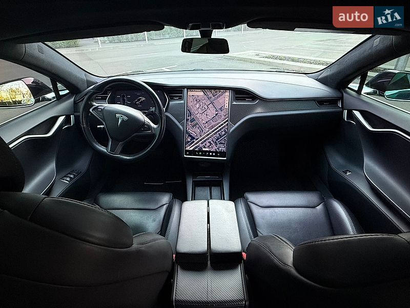 Лифтбек Tesla Model S 2018 в Киеве